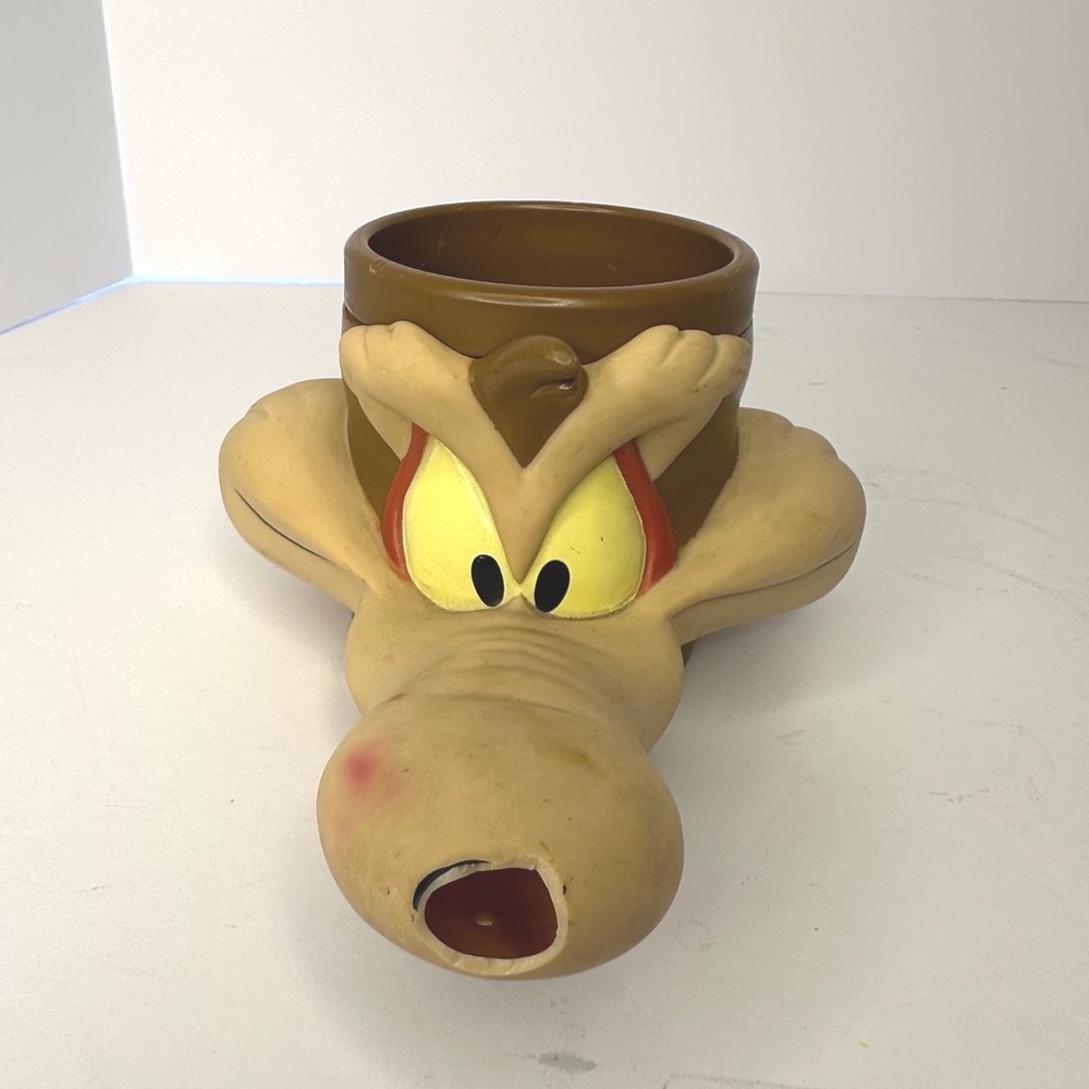 Vintage 1993 Warner Bros Wile E Coyote 3D Character Mug Looney Tunes AS IS